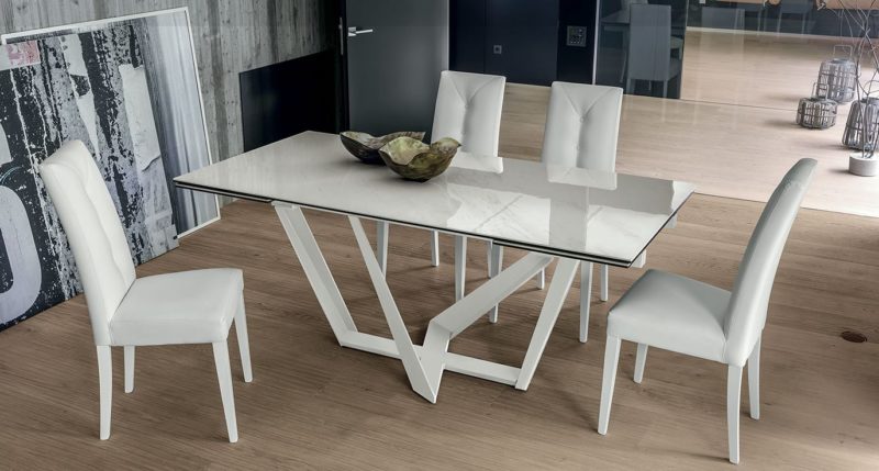 tavolo moderno in bianco carrara