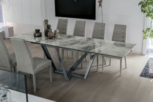 tavolo moderno allungabile in gres arabescato